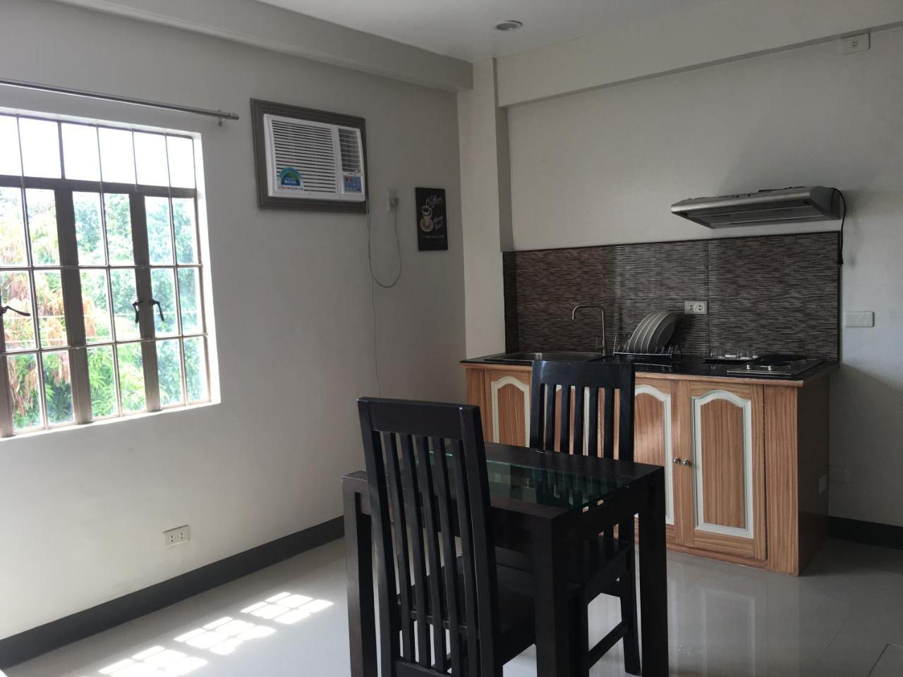Beinte Singko De Marso Apartments Candon Exterior foto