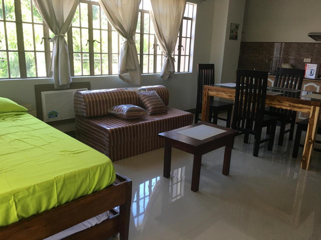 Beinte Singko De Marso Apartments Candon Exterior foto