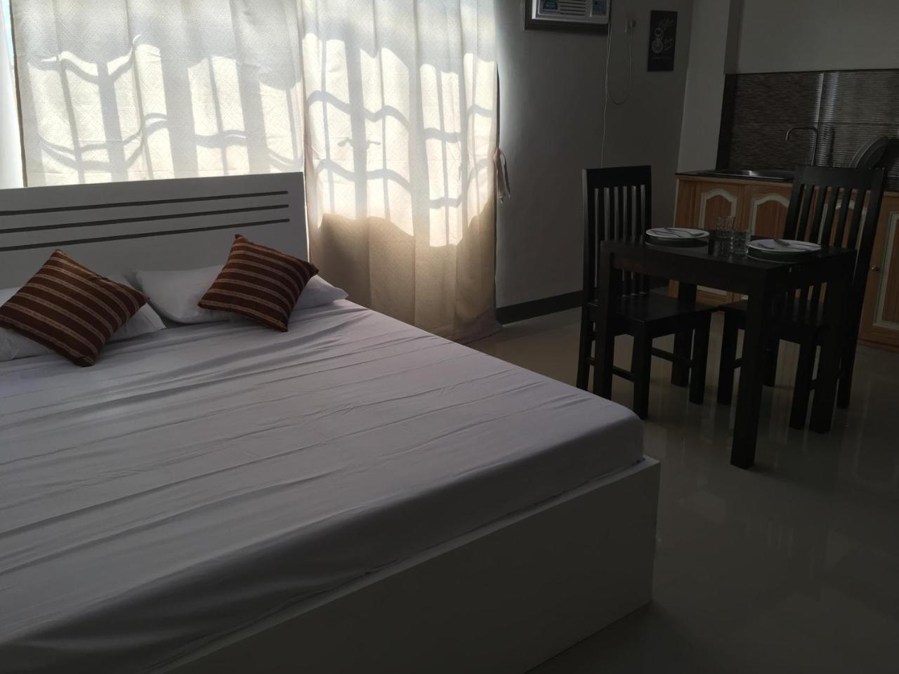 Beinte Singko De Marso Apartments Candon Exterior foto